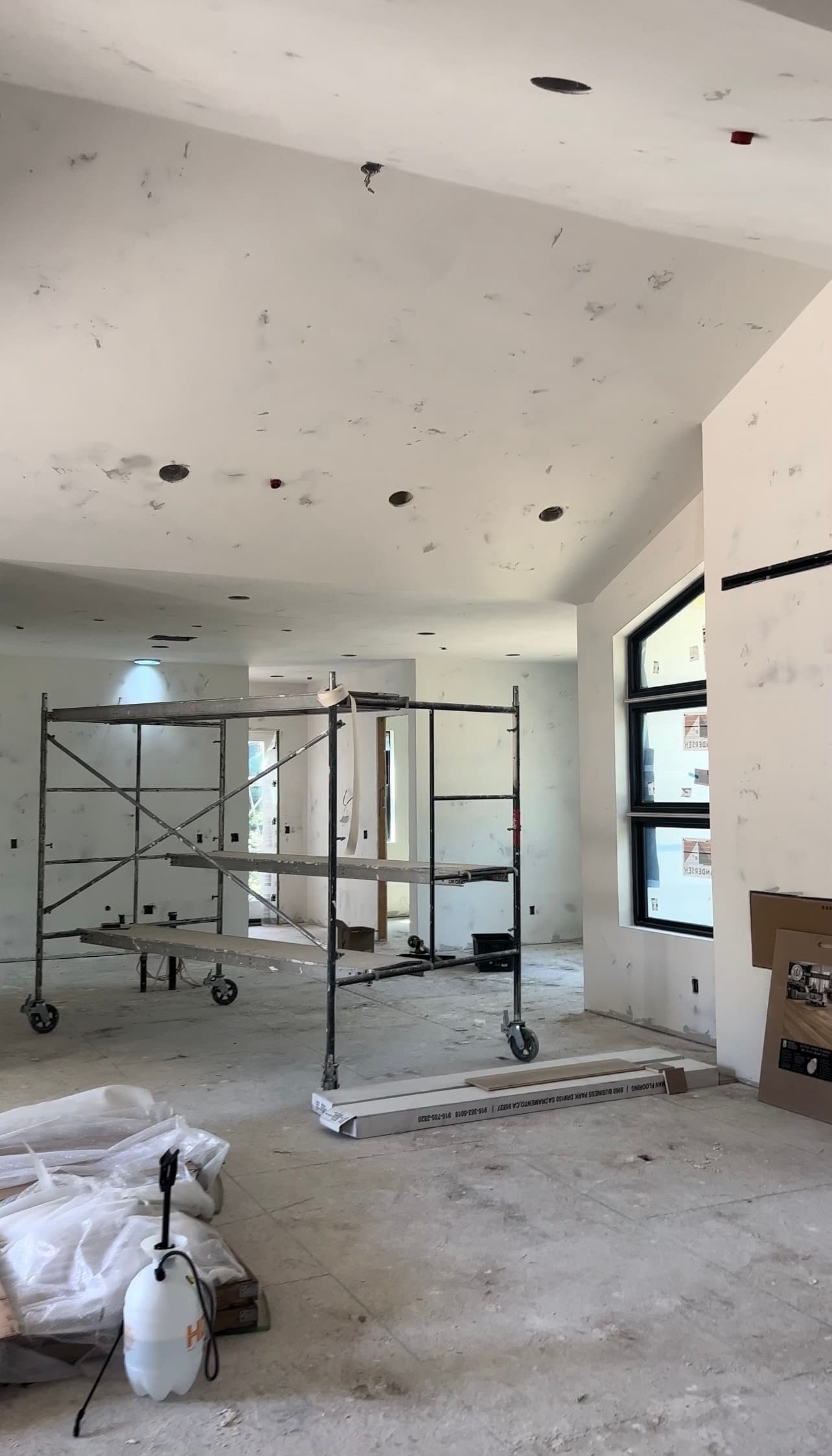 Sacramento interior painting before - outdated room